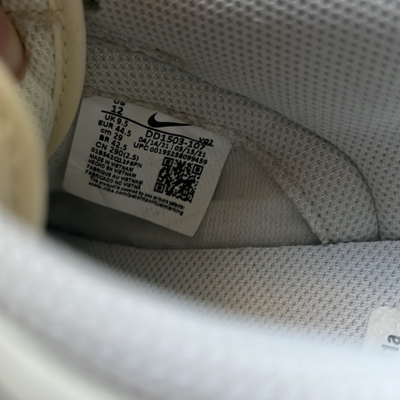 Nike Low Sail Light Bone Dunks - Picture 6 of 7